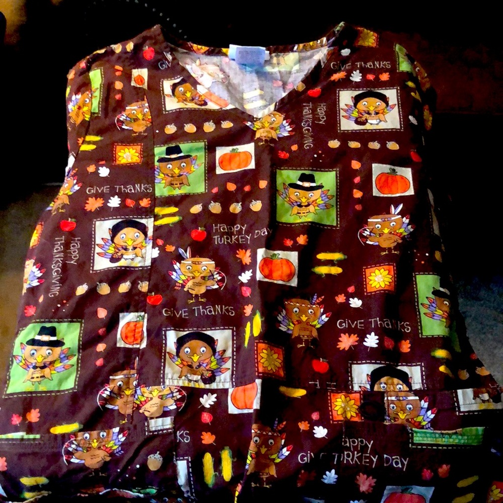Size S Give Thanks Scrub Star women’s top